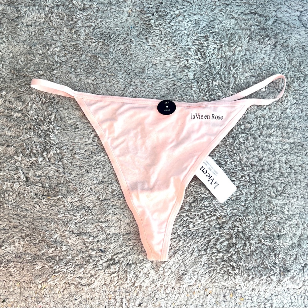 NWT La Vie En Rose Thong